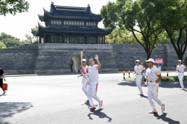 笑脸与热情刷屏！这名火炬手是景兴人！