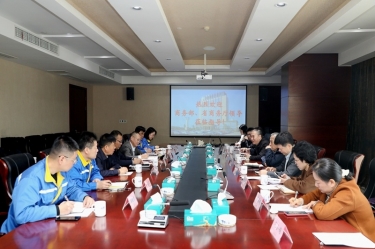 商务部驻杭特办特派员刘福学携浙江省商务厅党组成员、总经济师朱军一行莅临景兴纸业考察调研